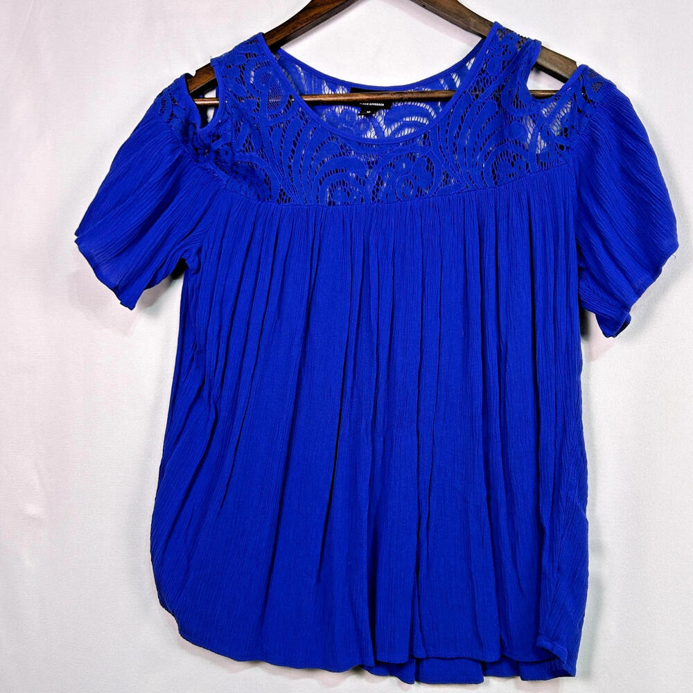 ANA A New Approach Blue Lace Cold Shoulder Pleated Top Womens Medium Boho